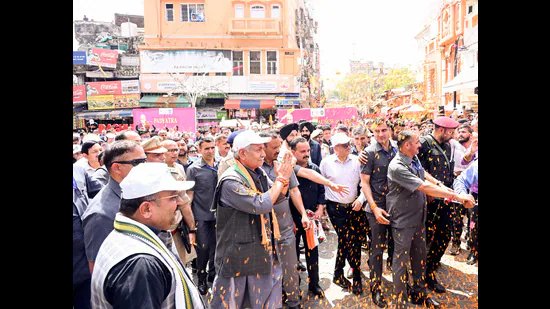 ਲਾਈਨ ਵਿੱਚ ਪੈ ਜਾਓ ਜਾਂ ਸੰਗੀਤ ਦਾ ਸਾਹਮਣਾ ਕਰੋ, LG ਮਨੋਜ ਸਿਨਹਾ ਨੇ ਨਸ਼ਾ ਤਸਕਰਾਂ ਨੂੰ ਚੇਤਾਵਨੀ ਦਿੱਤੀ ਹੈ