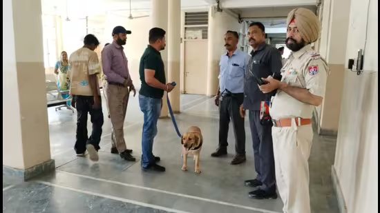 ਹਰਿਆਣਾ ਸਕੱਤਰੇਤ, ਫਿਰੋਜ਼ਪੁਰ ਅਦਾਲਤ, ਅੰਮ੍ਰਿਤਸਰ ਦੇ ਸਕੂਲਾਂ ਨੂੰ ਈਮੇਲ ‘ਤੇ ਬੰਬ ਦੀ ਧਮਕੀ ਮਿਲੀ ਹੈ