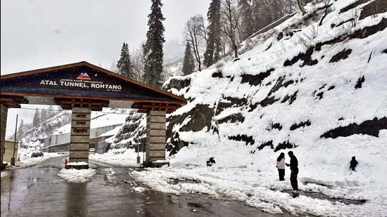 ਹਿਮਾਚਲ ਪ੍ਰਦੇਸ਼ ‘ਚ ਭਾਰੀ ਮੀਂਹ, ਬਰਫਬਾਰੀ