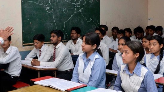 ਹਿਮਾਚਲ ਪ੍ਰਦੇਸ਼ ਦੇ ਸਿੱਖਿਆ ਵਿਭਾਗ ਨੇ ਜਿਨਸੀ ਸ਼ੋਸ਼ਣ ਦੇ ਦੋਸ਼ ‘ਚ 3 ਕਾਲਜ ਅਧਿਆਪਕਾਂ ਨੂੰ ਬਰਖਾਸਤ ਕਰ ਦਿੱਤਾ ਹੈ