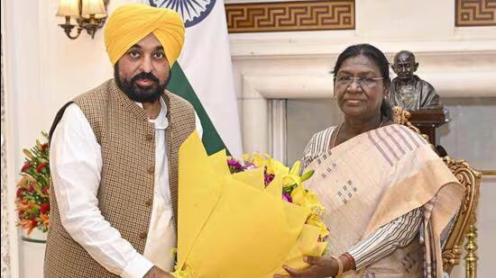 'ਆਪ' ਦਲ-ਬਦਲੂਆਂ ਵੱਲੋਂ 'ਧੋਖੇ' 'ਤੇ ਪੰਜਾਬ ਦੇ ਮੁੱਖ ਮੰਤਰੀ ਨੇ ਰਾਸ਼ਟਰਪਤੀ ਨਾਲ ਕੀਤੀ ਮੁਲਾਕਾਤ