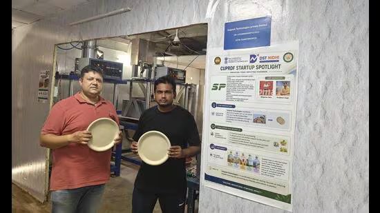 ਖੇਤ ਦੀ ਰਹਿੰਦ-ਖੂੰਹਦ ਨੂੰ ਈਕੋ ਪਲੇਟਾਂ ਵਿੱਚ: CUP ਸਟਾਰਟਅਪ ਝੋਨੇ ਦੀ ਪਰਾਲੀ ਤੋਂ ਈਕੋ-ਅਨੁਕੂਲ ਟੇਬਲਵੇਅਰ ਬਣਾਉਂਦਾ ਹੈ