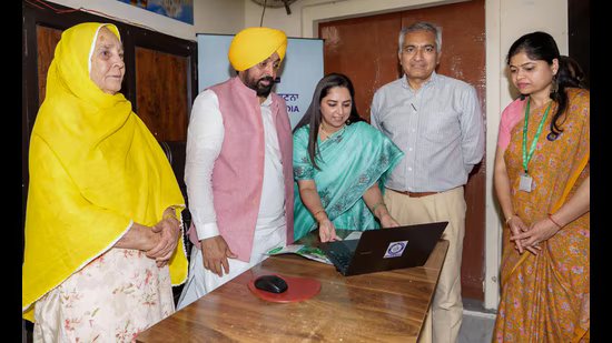 ਪੰਜਾਬ ਦੇ ਮੁੱਖ ਮੰਤਰੀ ਨੇ ਸਵੈ-ਗਿਣਤੀ ਪੂਰੀ ਕੀਤੀ, ਲੋਕਾਂ ਨੂੰ ਜਨਗਣਨਾ ਵਿੱਚ ਸਰਗਰਮੀ ਨਾਲ ਹਿੱਸਾ ਲੈਣ ਦੀ ਅਪੀਲ ਕੀਤੀ