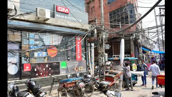 ਲੁਧਿਆਣਾ: ਹੀਟਵੇਵ ਦੇ ਦਬਾਅ ਨੇ PSPCL ਦੇ ₹99-ਕਰੋੜ ਦੇ ਪਾਵਰ ਨੈੱਟਵਰਕ ਨੂੰ ਅਪਗ੍ਰੇਡ ਕਰਨ ਵਿੱਚ ਢਿੱਲ ਦਿੱਤੀ