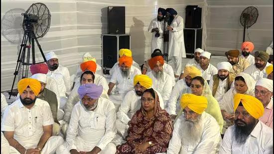 ਅਕਾਲ ਤਖ਼ਤ ਨੇ ਪੰਜਾਬ ਦੇ ਵਿਧਾਇਕਾਂ ਨੂੰ ਬੇਅਦਬੀ ਵਿਰੋਧੀ ਐਕਟ ਵਿੱਚ ਸੋਧ ਕਰਨ ਲਈ ਦਿੱਤਾ ਇੱਕ ਮਹੀਨੇ ਦਾ ਅਲਟੀਮੇਟਮ