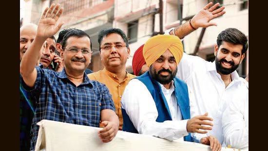ਕੇਜਰੀਵਾਲ ਨੇ ਮਾਨ ਨੂੰ ਪੰਜਾਬ ਦਾ ਮੁੱਖ ਮੰਤਰੀ ਚਿਹਰਾ ਐਲਾਨਿਆ, ਛੇਤੀ ਚੋਣਾਂ ਹੋਣ ਦਾ ਸੰਕੇਤ ਦਿੱਤਾ