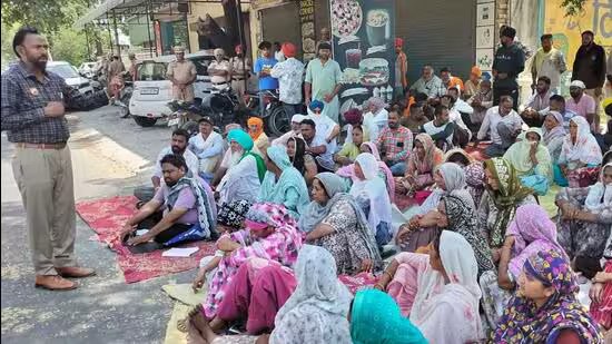 ਛਾਪੇਮਾਰੀ ਦੌਰਾਨ ਜਲੰਧਰ ਦੇ ਨੌਜਵਾਨ ਦੀ ਮੌਤ ਤੋਂ ਬਾਅਦ ਪਰਿਵਾਰ ‘ਤੇ ਮਾਮਲਾ ਦਰਜ ਕਰ ਰਹੀ ਹੈ ਪੁਲਿਸ