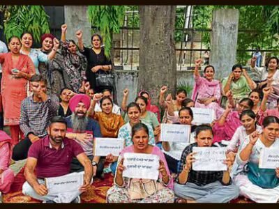 ਲੁਧਿਆਣਾ: ਸਰਕਾਰ ਵੱਲੋਂ ਗੱਲਬਾਤ ਟਾਲਣ ਕਾਰਨ ਸਿਹਤ ਕਰਮਚਾਰੀਆਂ ਨੇ ਤੇਜ਼ ਕੀਤਾ ਅੰਦੋਲਨ