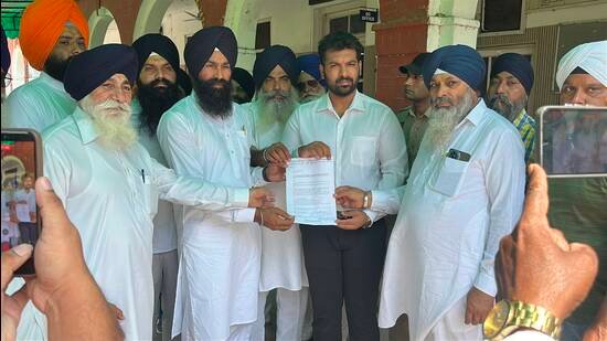 ਵਾਹਗਾ ਸਰਹੱਦ ਤੋਂ ਸਿੱਖ ਜਥਾ ਵਾਪਸ ਪਰਤਣ ਲਈ ਮਜ਼ਬੂਰ: ਹਰਿਆਣਾ ਅਕਾਲੀ ਦਲ ਨੇ ਸੂਬਾ ਸਰਕਾਰ ਤੋਂ ਮੰਗੀ ਮੁਆਫੀ, HSGMC ਦਾ ਬਚਾਅ ਕੀਤਾ