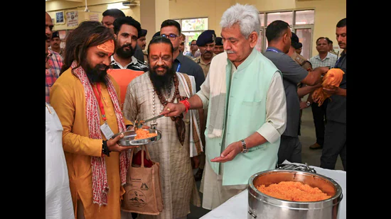 LG ਵੀਰਵਾਰ ਨੂੰ ਅਮਰਨਾਥ ਯਾਤਰੀਆਂ ਦੇ ਪਹਿਲੇ ਬੈਚ ਨੂੰ ਹਰੀ ਝੰਡੀ ਦਿਖਾਏਗਾ, ਆਫਲਾਈਨ ਰਜਿਸਟ੍ਰੇਸ਼ਨ ਸ਼ੁਰੂ