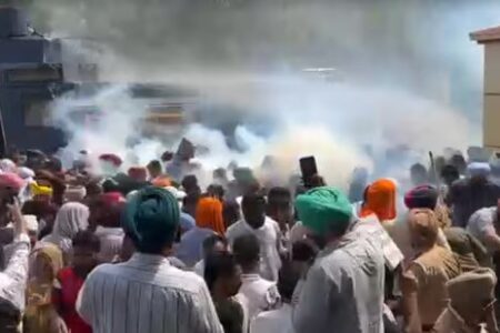 ਖੰਨਾ: ਰੋਸ ਪ੍ਰਦਰਸ਼ਨ ਕਰਦੇ ਹੋਏ ਮਨਰੇਗਾ ਮਜ਼ਦੂਰਾਂ, ਕਰਮਚਾਰੀਆਂ ਨੂੰ ਅੱਥਰੂ ਗੈਸ, ਜਲ ਤੋਪਾਂ ਦਾ ਸਾਹਮਣਾ ਕਰਨਾ ਪਿਆ