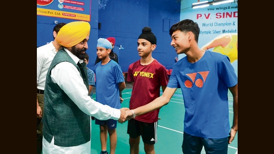 ਮਾਨ ਵੱਲੋਂ ਜਲੰਧਰ ਦੇ ਇਤਿਹਾਸਕ ਰਾਏਜ਼ਾਦਾ ਹੰਸਰਾਜ ਸਟੇਡੀਅਮ ਦੇ ਇਨਡੋਰ ਬੈਡਮਿੰਟਨ ਹਾਲ ਲਈ 2 ਕਰੋੜ ਰੁਪਏ ਦੇਣ ਦਾ ਐਲਾਨ