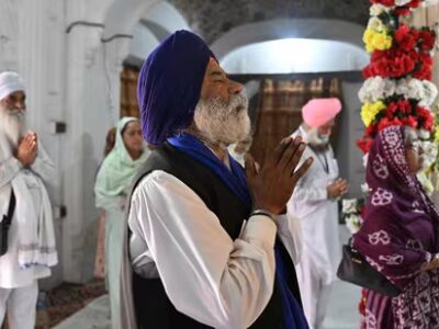 ਲਾਹੌਰ ਵਿੱਚ ਮਹਾਰਾਜਾ ਰਣਜੀਤ ਸਿੰਘ ਦੀ ਬਰਸੀ ਮਨਾਉਂਦੇ ਹੋਏ ਸਿੱਖ ਸ਼ਰਧਾਲੂ