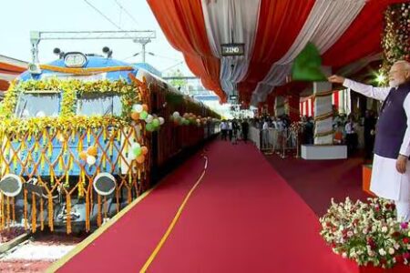 ਹਰਿਆਣਾ ਵਿੱਚ ਹਰੀ ਰੇਲ ਕ੍ਰਾਂਤੀ ਦੀ ਸ਼ੁਰੂਆਤ: ਪ੍ਰਧਾਨ ਮੰਤਰੀ ਨੇ ਜੀਂਦ ਵਿੱਚ ਹਾਈਡ੍ਰੋਜਨ ਟਰੇਨ ਨੂੰ ਹਰੀ ਝੰਡੀ ਦਿਖਾਈ