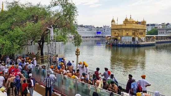 ਹਰਿਮੰਦਰ ਸਾਹਿਬ ਦੇ ਸ਼ਰਧਾਲੂਆਂ ਨੂੰ ਵੀਡੀਓ ਵਿਵਾਦ ਦਰਮਿਆਨ ਪੰਜਾਬ ਦੇ ਮੁੱਖ ਮੰਤਰੀ ਮਾਨ ਦੀ ਫੋਟੋ ਵਾਲੀ ਆਈਡੀ ਹਟਾਉਣ ਲਈ ਕਿਹਾ