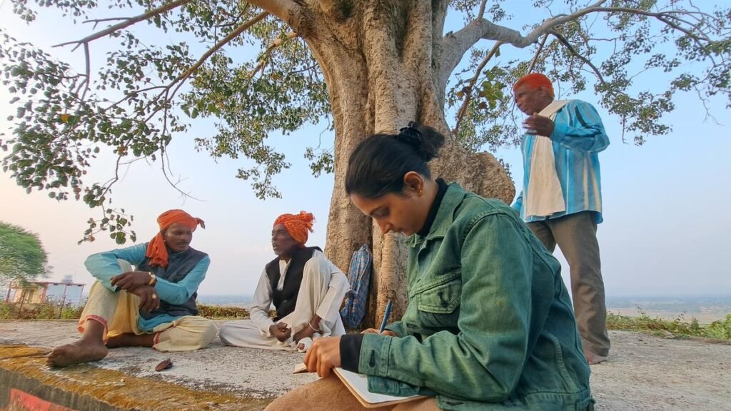 ਦੱਖਣਚਿੱਤਰ ਵਿਖੇ, ‘ਮਿੱਥ, ਯਾਦ ਅਤੇ ਰੂਪ’ ਪਰਧਾਨ ਗੋਂਡਾਂ ਦੀਆਂ ਪਵਿੱਤਰ ਕਹਾਣੀਆਂ ਦਾ ਪਤਾ ਲਗਾਉਂਦਾ ਹੈ।