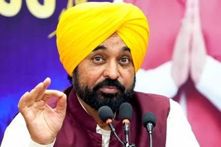 ਮੁੱਖ ਮੰਤਰੀ ਭਗਵੰਤ ਮਾਨ ਦੀ ਕਿਸਾਨਾਂ ਨੂੰ ਅਪੀਲ: "ਮੈਂ ਤੁਹਾਡਾ ਮਿੱਤਰ ਕੀੜਾ ਹਾਂ, ਧਰਨਿਆਂ ਤੋਂ ਗੁਰੇਜ਼ ਕਰੋ"