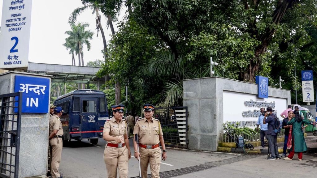 IIT-Bombay ਨੇ ਵਿਦਿਆਰਥੀ ਦੀ ਮੌਤ ਦੇ ਆਲੇ-ਦੁਆਲੇ ਦੇ ਹਾਲਾਤਾਂ ‘ਤੇ ਪਹਿਲਾਂ ਦਿੱਤੇ ਬਿਆਨ ਲਈ ਮੁਆਫੀ ਮੰਗੀ ਹੈ