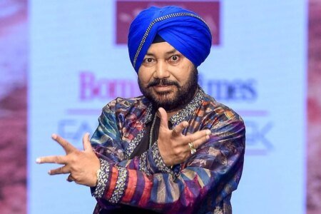 Daler Mehndi Controversy ਉਤਰਾਖੰਡ ਦੇ ਮੁੱਖ ਮੰਤਰੀ ਧਾਮੀ ਨੇ ਗਾਇਕ ਦਲੇਰ ਮਹਿੰਦੀ ਨਾਲ ਕੀਤੀ ਗੱਲ, ਕਿਹਾ- ਘਟਨਾ ਨੂੰ ਪਿੱਛੇ ਛੱਡੋ ਅਤੇ ਆਪਸੀ ਸਦਭਾਵਨਾ ਨਾਲ ਅੱਗੇ ਵਧੋ।