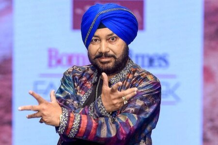 ਦਲੇਰ ਮਹਿੰਦੀ ਬੇਇੱਜ਼ਤੀ ਮਾਮਲੇ 'ਤੇ ਗਰਮਾਈ ਸਿਆਸਤ: ਭਰਾ ਮੀਕਾ ਸਿੰਘ ਨੇ ਉੱਤਰਾਖੰਡ ਦੇ ਮੰਤਰੀ ਸੁਬੋਧ ਉਨਿਆਲ ਤੋਂ ਜਨਤਕ ਤੌਰ 'ਤੇ ਮੰਗੀ ਮੁਆਫੀ