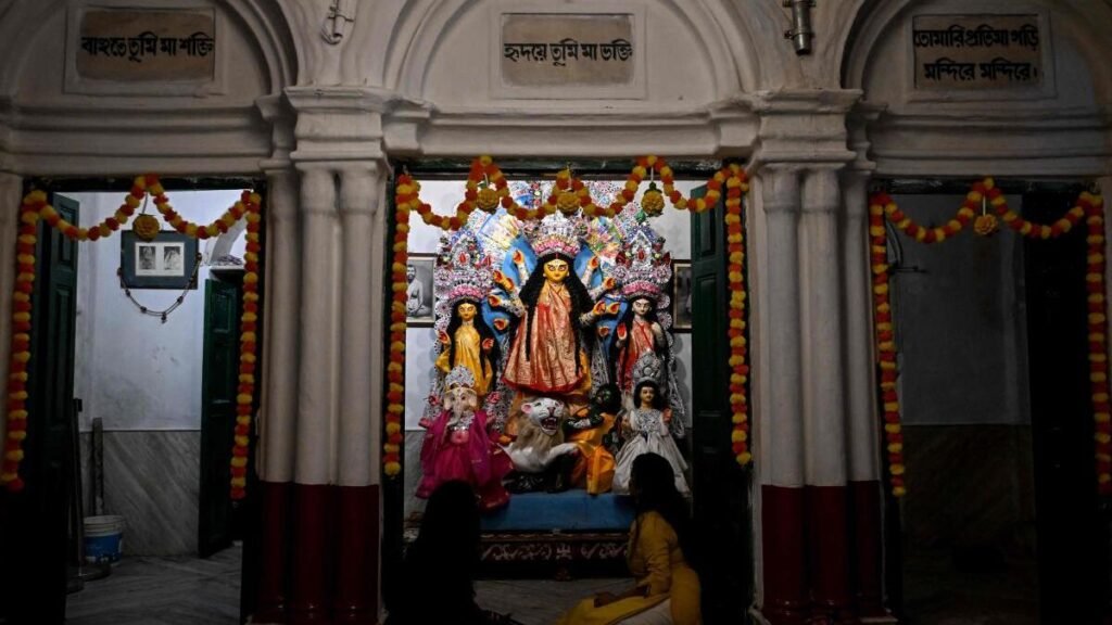 ਦੁਰਗਾ ਪੂਜਾ 2026: ਲਗਜ਼ਰੀ ਟੂਰ ਨਾਲ ਕੋਲਕਾਤਾ ਦੀਆਂ ਕਤਾਰਾਂ ਨੂੰ ਛੱਡੋ
