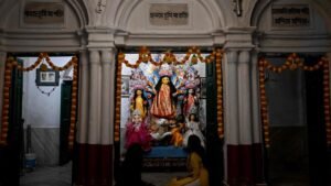 ਦੁਰਗਾ ਪੂਜਾ 2026: ਲਗਜ਼ਰੀ ਟੂਰ ਨਾਲ ਕੋਲਕਾਤਾ ਦੀਆਂ ਕਤਾਰਾਂ ਨੂੰ ਛੱਡੋ