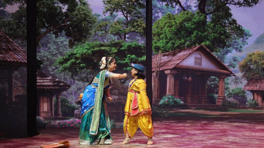 ਸਟੇਜ ‘ਤੇ ਕ੍ਰਿਸ਼ਨਾ: ਕਿਵੇਂ ਤਕਨਾਲੋਜੀ ਹੈਦਰਾਬਾਦ ਵਿੱਚ ਮਿਥਿਹਾਸਕ ਥੀਏਟਰ ਨੂੰ ਬਦਲ ਰਹੀ ਹੈ